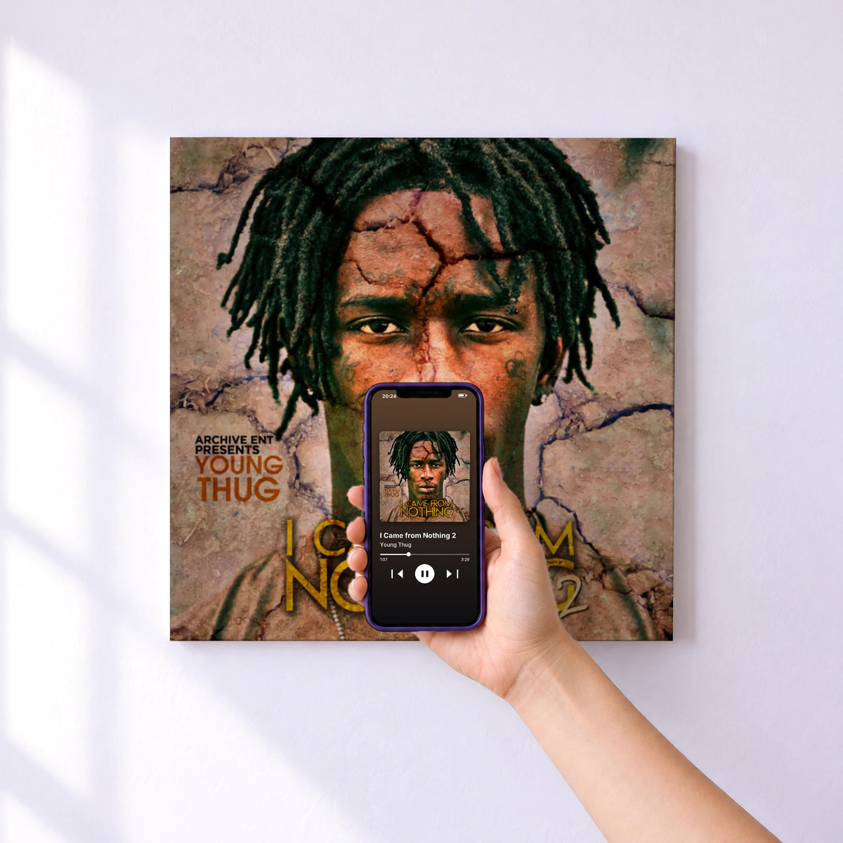 Affiche connectée I Came from Nothing 2 de Young Thug au mur : l'album se lance en approchant le téléphone