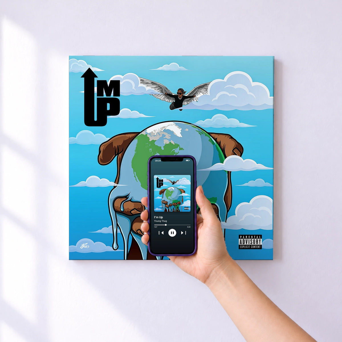 Affiche connectée I'm Up de Young Thug au mur : l'album se lance en approchant le téléphone