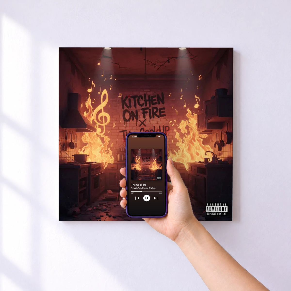 Affiche connectée The Cook Up de Yung L.A. & Chefry Kitchen au mur : l'album se lance en approchant le téléphone