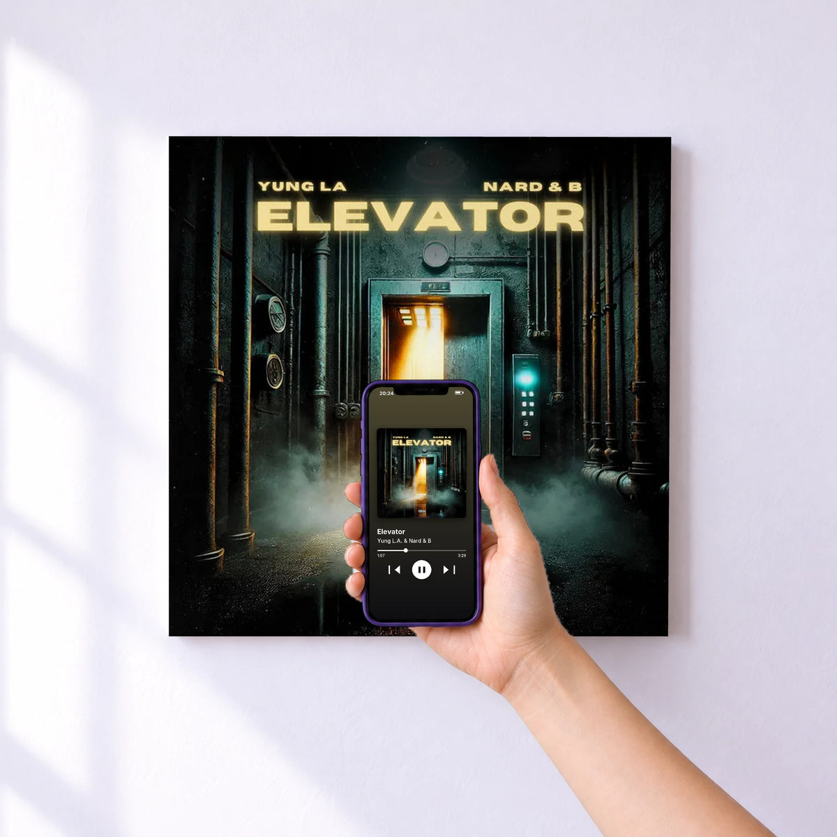 Affiche connectée Elevator de Yung L.A. & Nard & B au mur : l'album se lance en approchant le téléphone