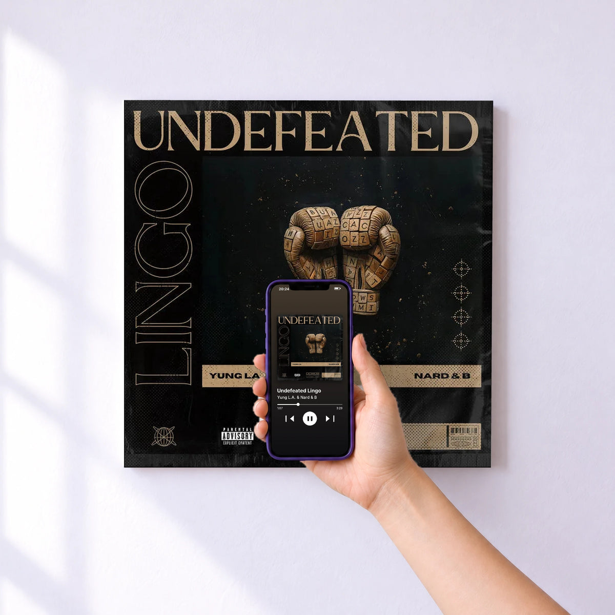 Affiche connectée Undefeated Lingo de Yung L.A. & Nard & B au mur : l'album se lance en approchant le téléphone