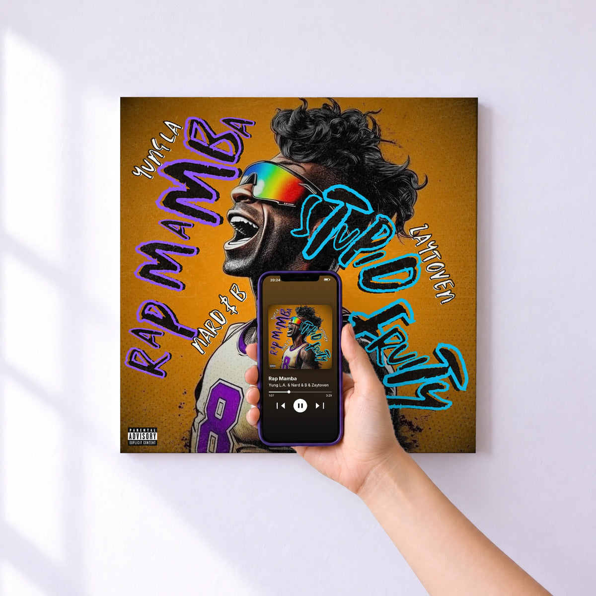 Affiche connectée Rap Mamba de Yung L.A. & Nard & B & Zaytoven au mur : l'album se lance en approchant le téléphone
