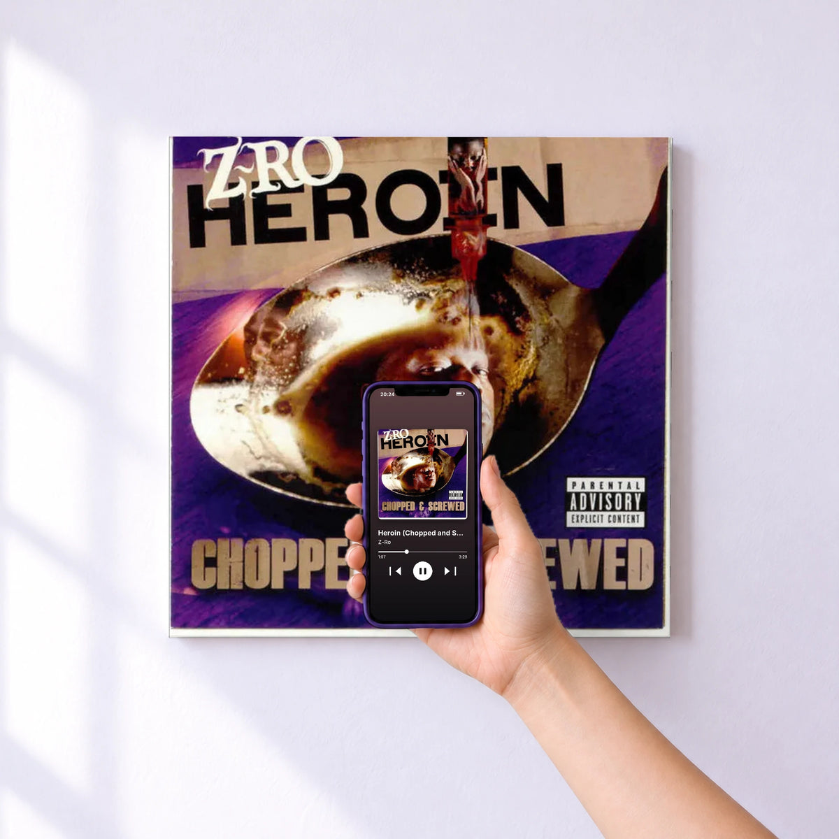 Affiche connectée Heroin (Chopped and Screwed) de Z-Ro au mur : l'album se lance en approchant le téléphone