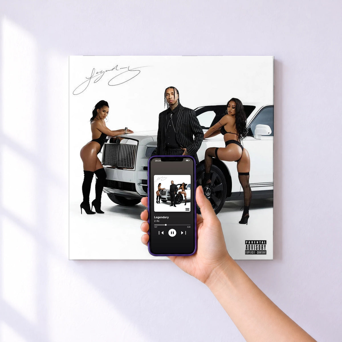 Affiche connectée Legendary de Z-Ro au mur : l'album se lance en approchant le téléphone