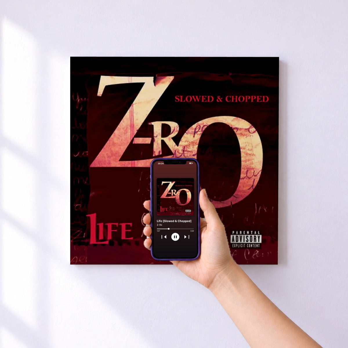 Affiche connectée Life [Slowed & Chopped] de Z-Ro au mur : l'album se lance en approchant le téléphone