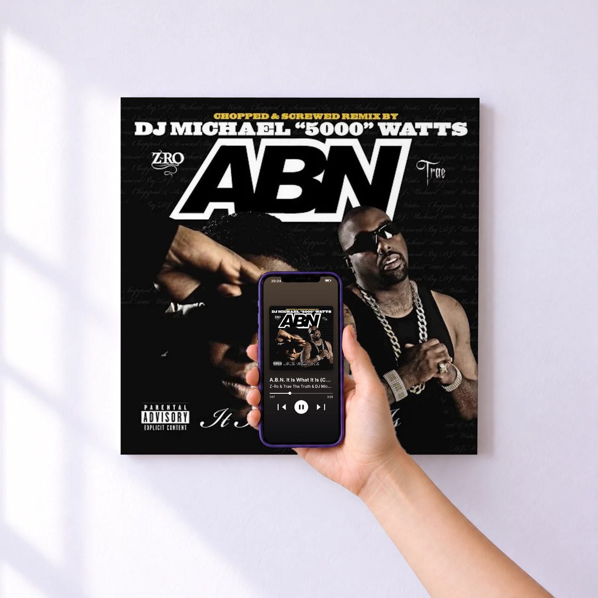 Affiche connectée A.B.N. It Is What It Is (Chopped & Screwed) de Z-Ro & Trae Tha Truth & DJ Michael Watts au mur : l'album se lance en approchant le téléphone