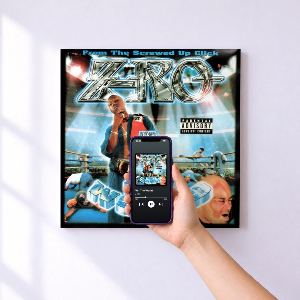 Affiche connectée VS. The World de Z-Ro au mur : l'album se lance en approchant le téléphone