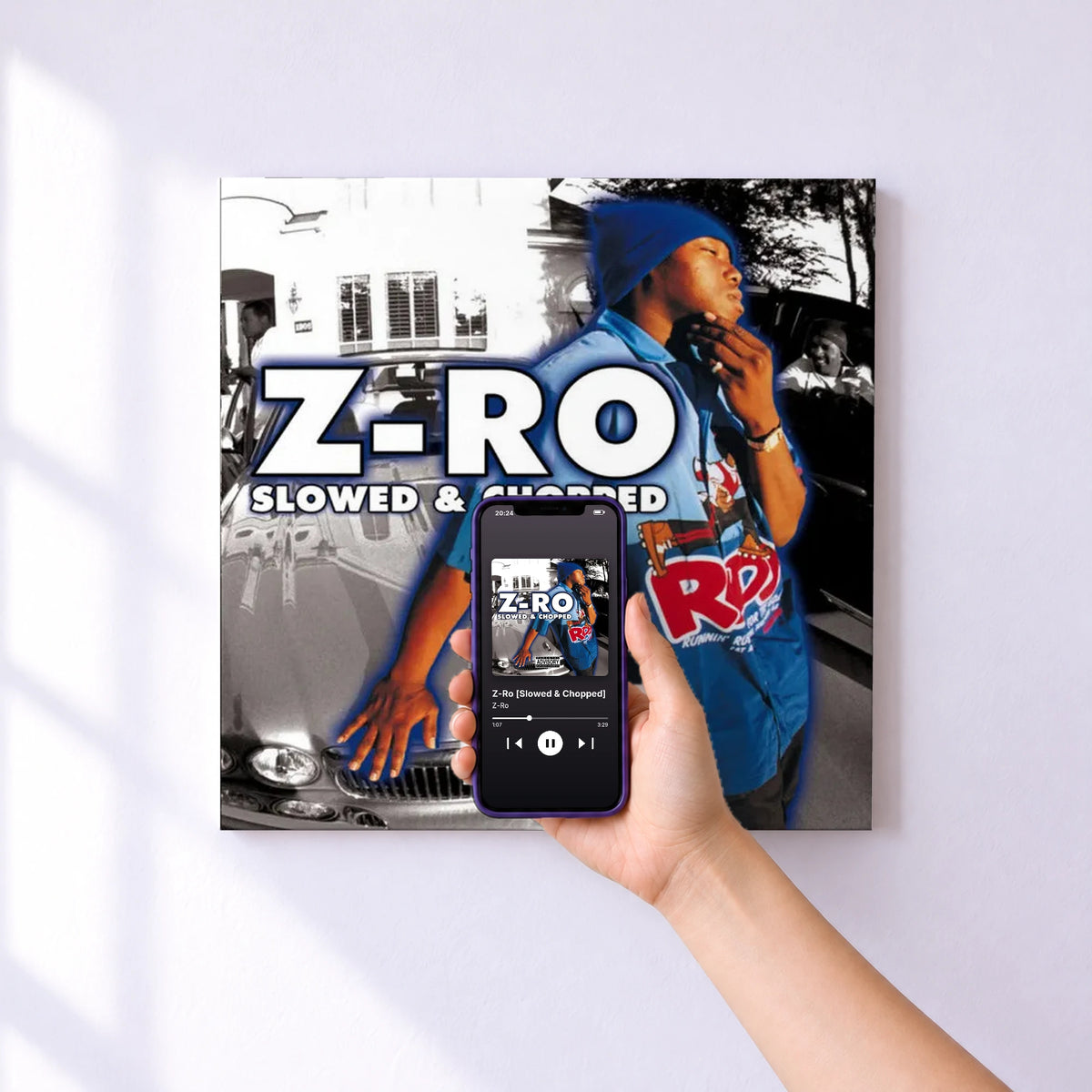 Affiche connectée Z-Ro [Slowed & Chopped] de Z-Ro au mur : l'album se lance en approchant le téléphone