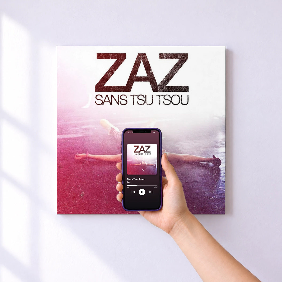 Affiche connectée Sans Tsu-Tsou de Zaz au mur : l'album se lance en approchant le téléphone