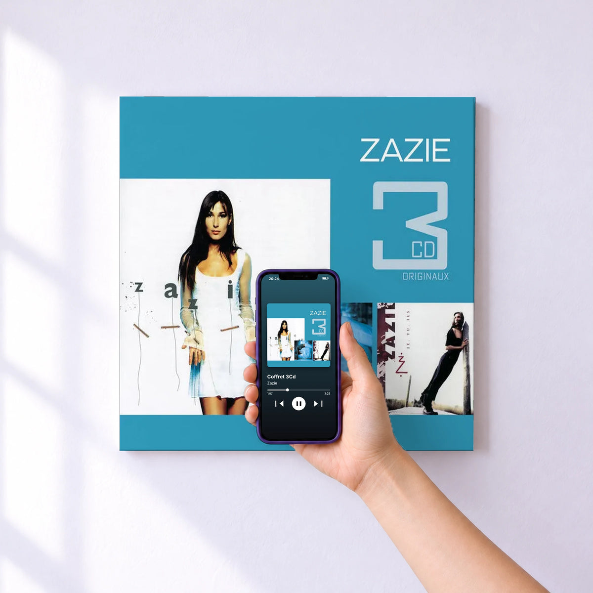 Affiche connectée Coffret 3Cd de Zazie au mur : l'album se lance en approchant le téléphone