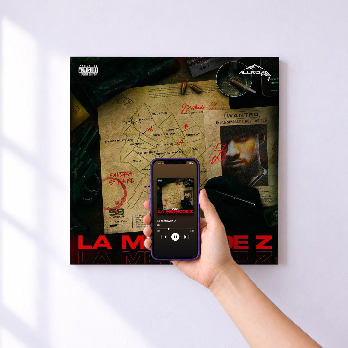 Affiche connectée La Méthode Z de Zkr au mur : l'album se lance en approchant le téléphone