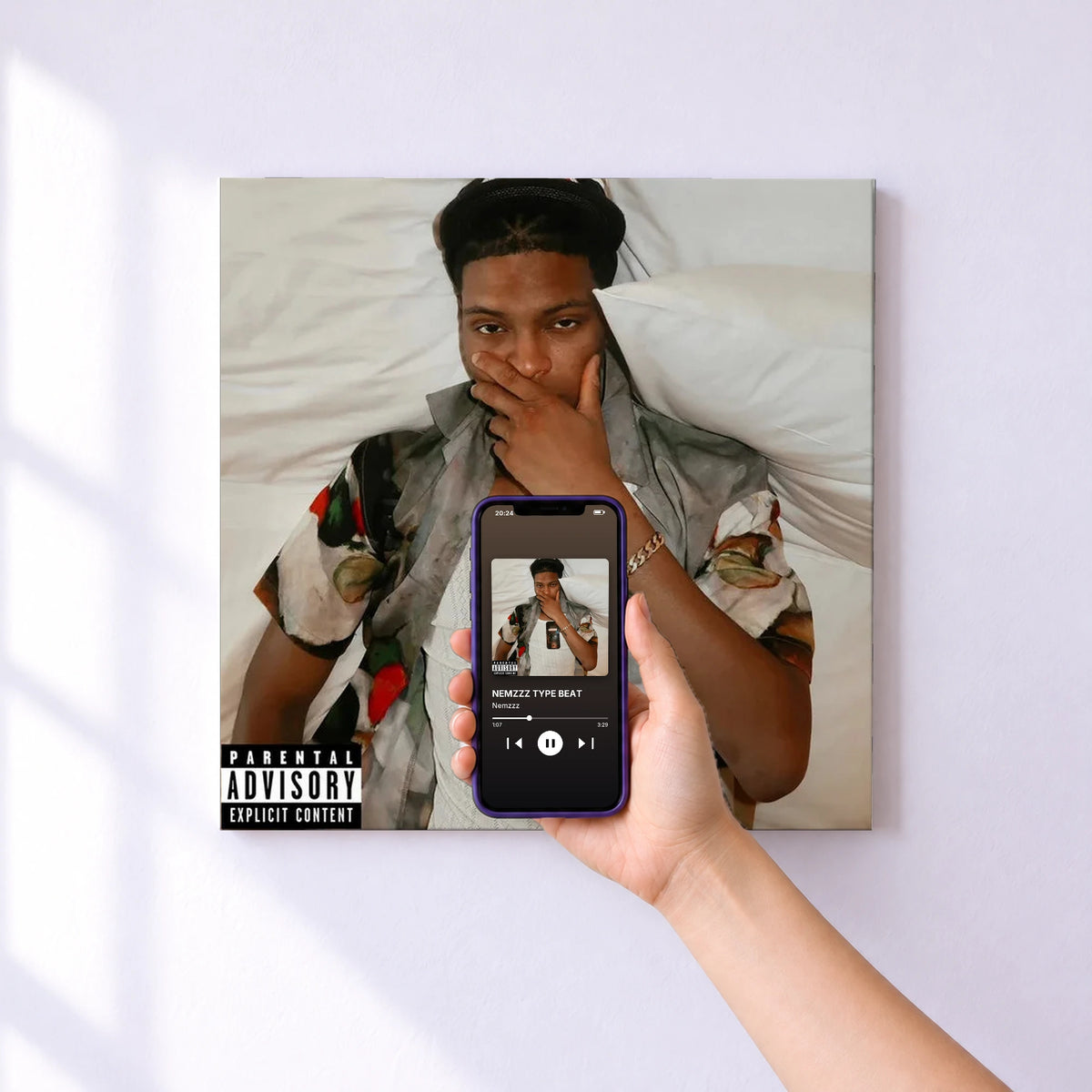 Affiche connectée NEMZZZ TYPE BEAT de Nemzzz au mur : l'album se lance en approchant le téléphone