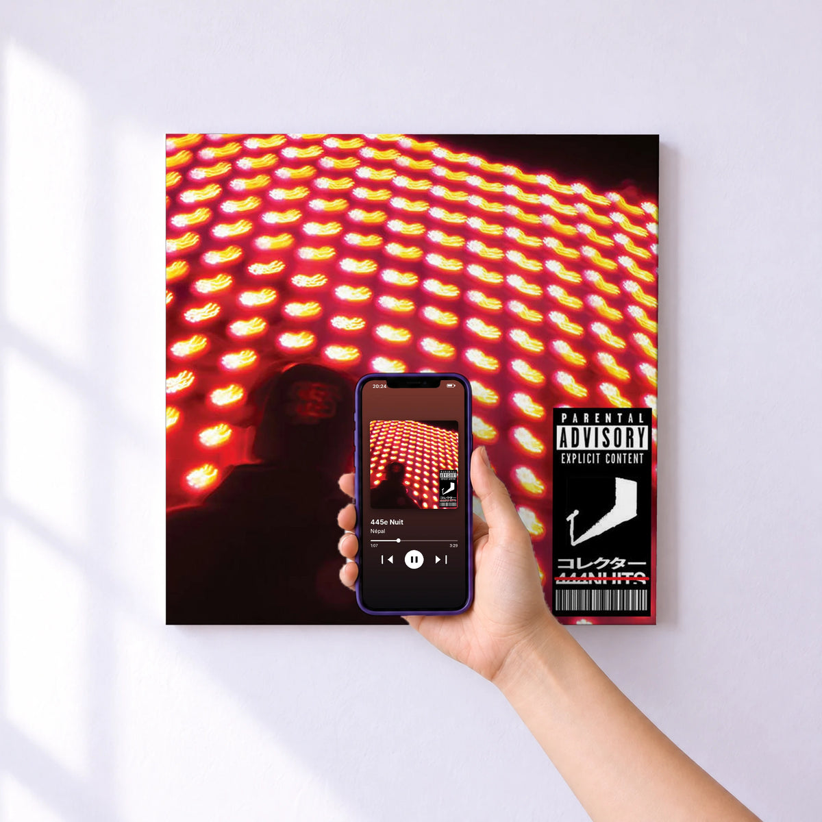 Affiche connectée 445e Nuit de Népal au mur : l'album se lance en approchant le téléphone