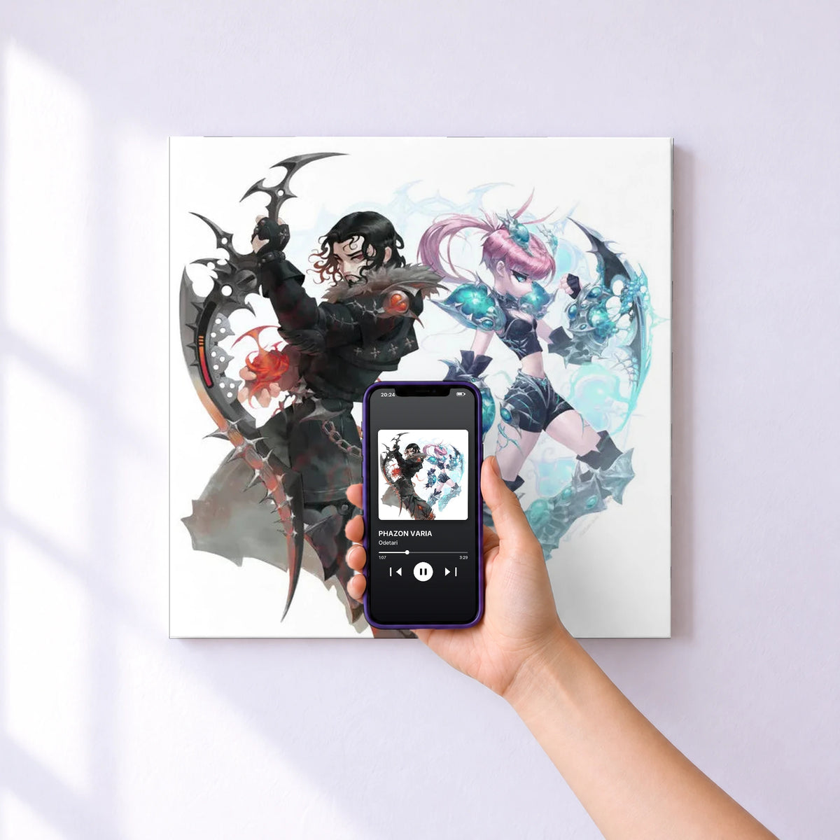 Affiche connectée PHAZON VARIA de Odetari au mur : l'album se lance en approchant le téléphone