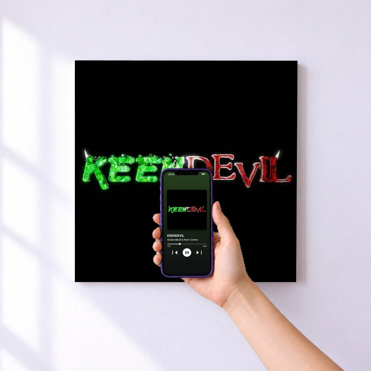 Affiche connectée KEENDEVIL de Oodaredevil & Keen Cortex au mur : l'album se lance en approchant le téléphone