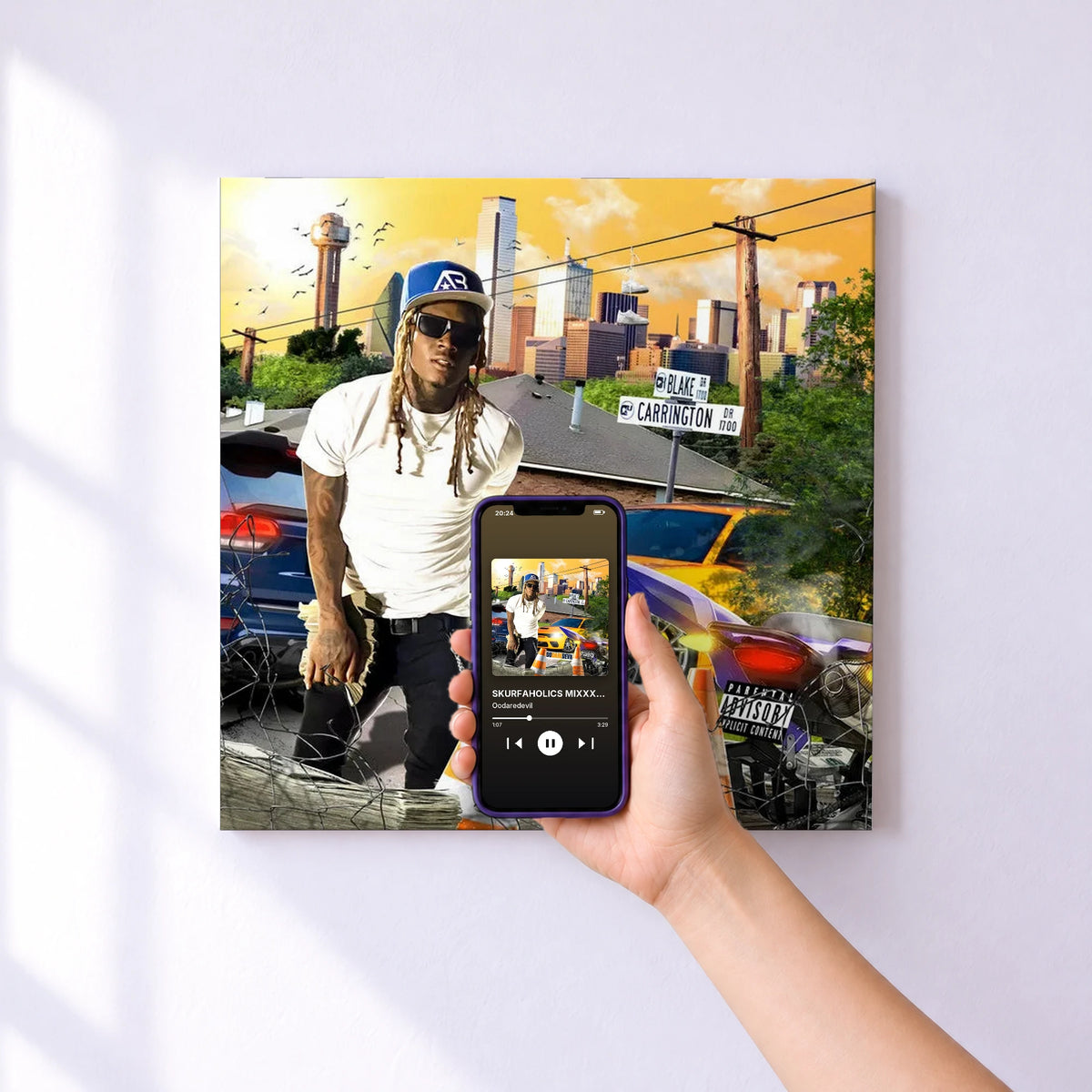 Affiche connectée SKURFAHOLICS MIXXXTAPES v.1 de Oodaredevil au mur : l'album se lance en approchant le téléphone