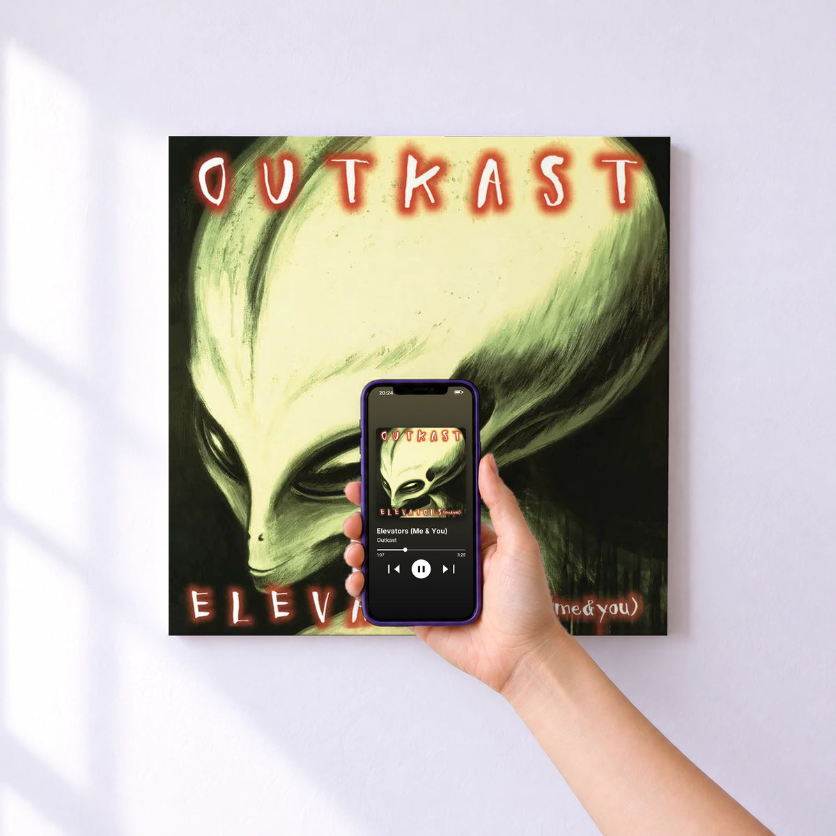 Affiche connectée Elevators (Me & You) de Outkast au mur : l'album se lance en approchant le téléphone