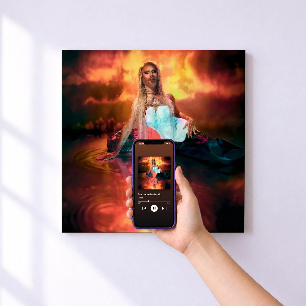 Affiche connectée Sur un malentendu de Piche au mur : l'album se lance en approchant le téléphone