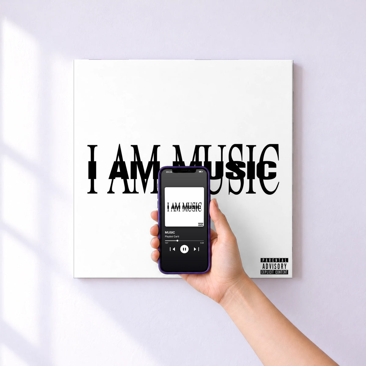Affiche connectée MUSIC de Playboi Carti au mur : l'album se lance en approchant le téléphone