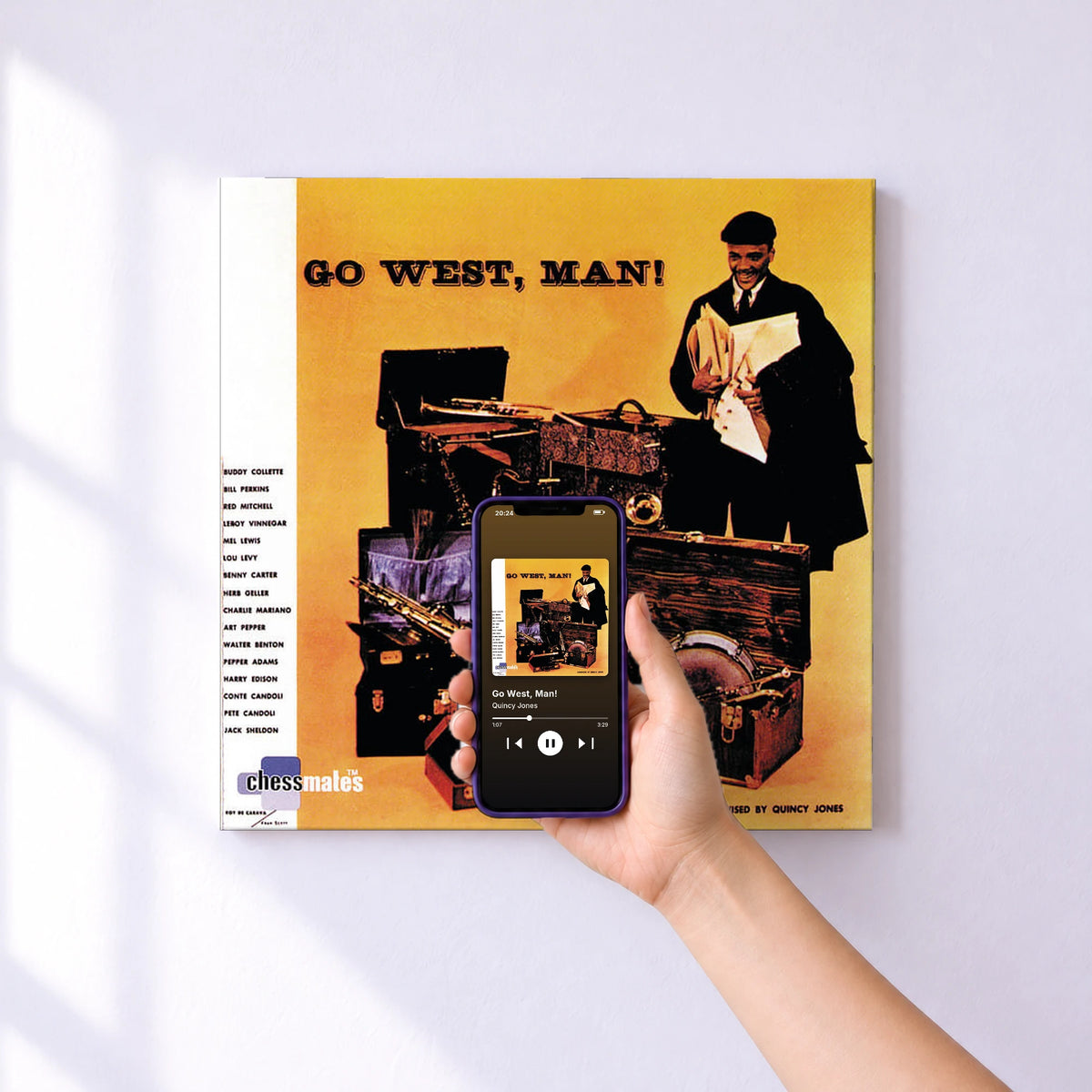 Affiche connectée Go West, Man! de Quincy Jones au mur : l'album se lance en approchant le téléphone