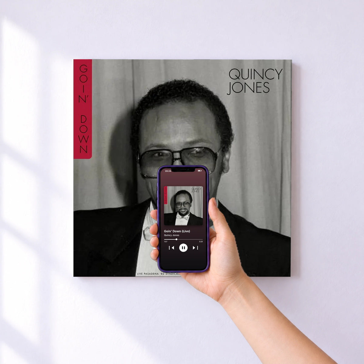 Affiche connectée Goin' Down (Live) de Quincy Jones au mur : l'album se lance en approchant le téléphone