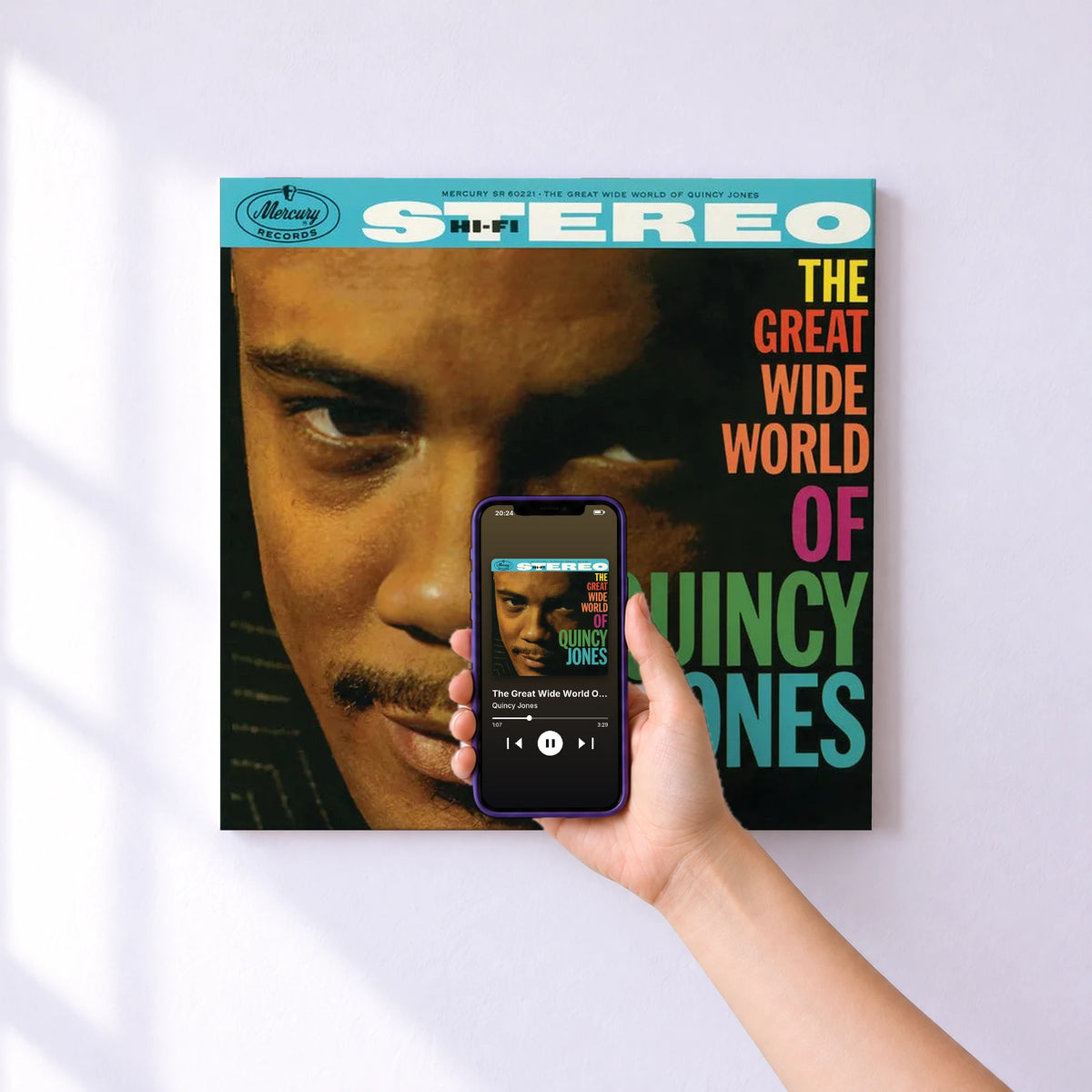 Affiche connectée The Great Wide World Of Quincy Jones de Quincy Jones au mur : l'album se lance en approchant le téléphone