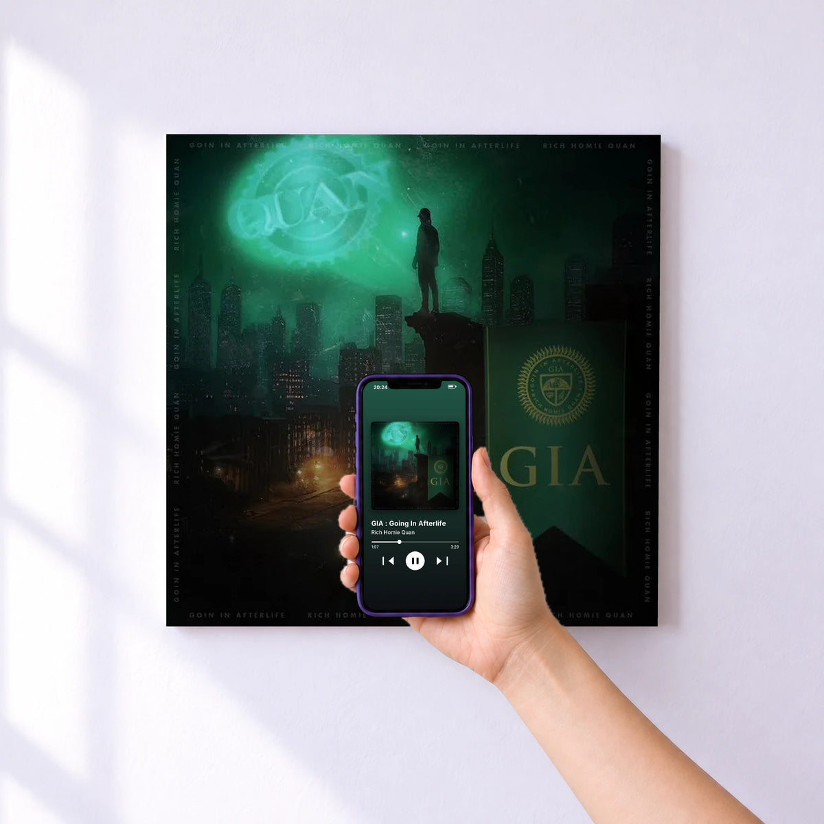 Affiche connectée GIA : Going In Afterlife de Rich Homie Quan au mur : l'album se lance en approchant le téléphone