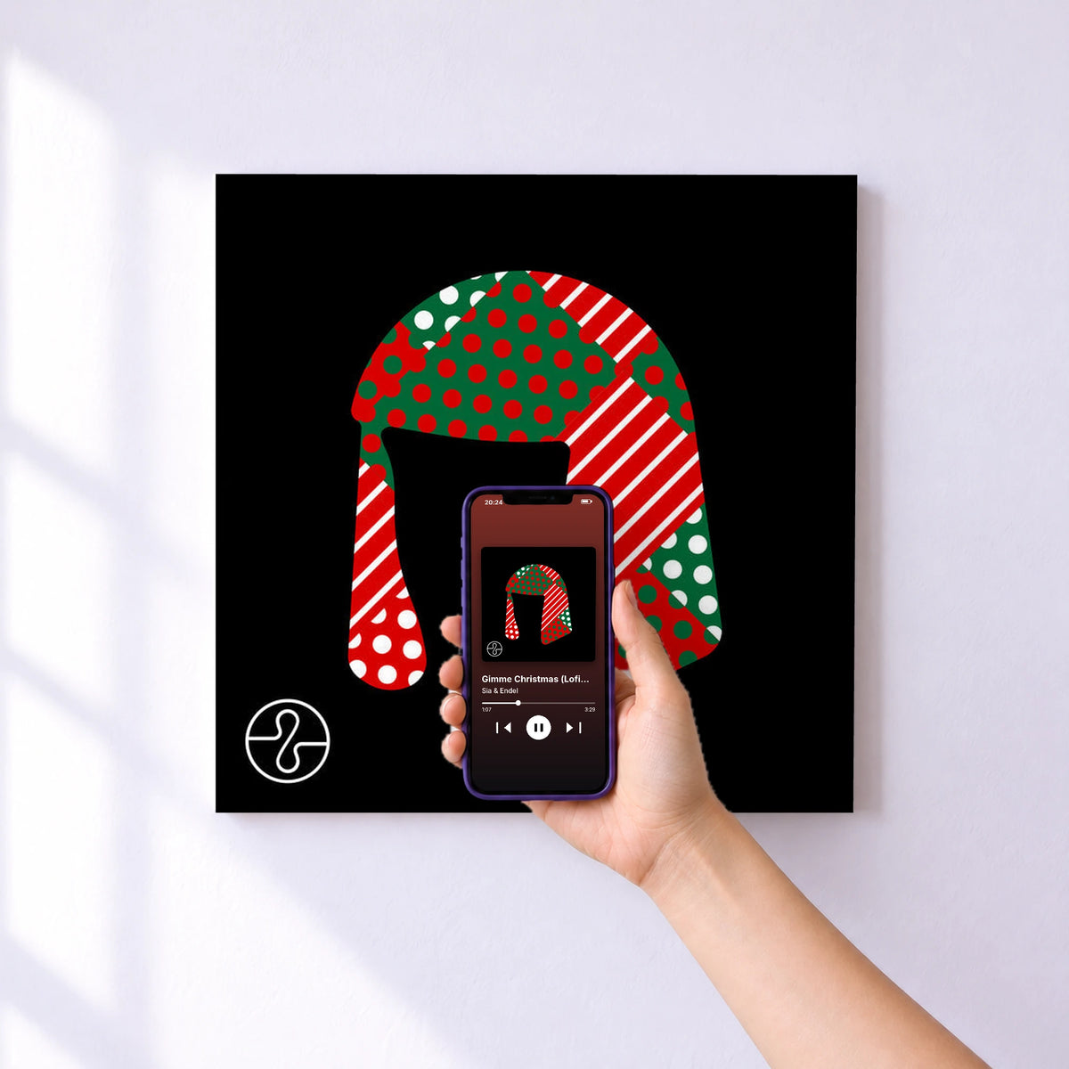 Affiche connectée Gimme Christmas (Lofi Soundscape) de Sia & Endel au mur : l'album se lance en approchant le téléphone