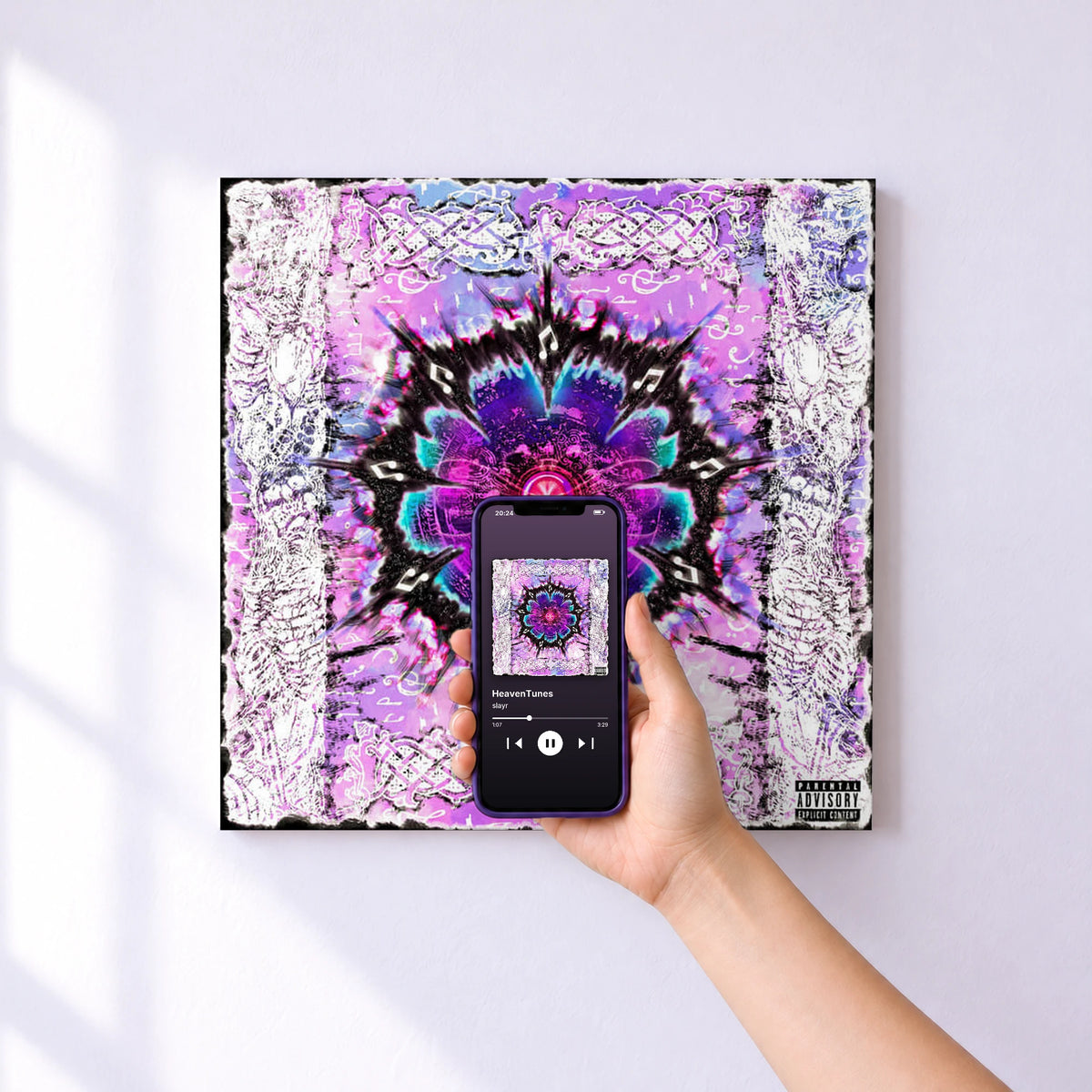 Affiche connectée HeavenTunes de slayr au mur : l'album se lance en approchant le téléphone