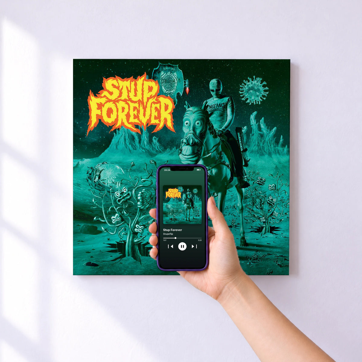 Affiche connectée Stup Forever de Stupeflip au mur : l'album se lance en approchant le téléphone