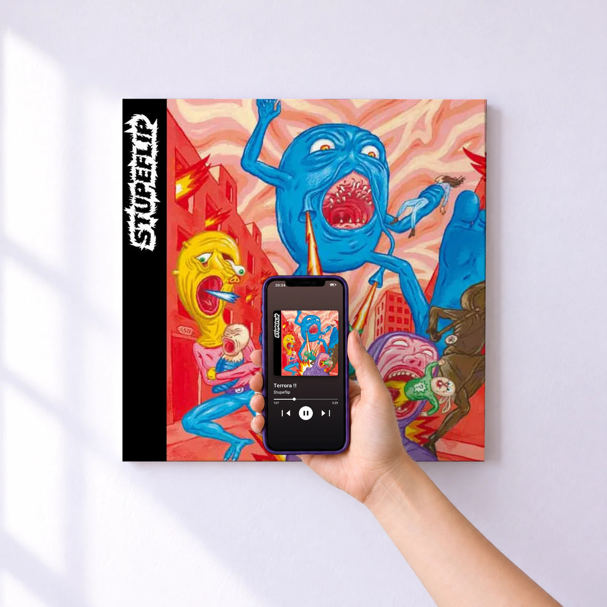 Affiche connectée Terrora !! de Stupeflip au mur : l'album se lance en approchant le téléphone