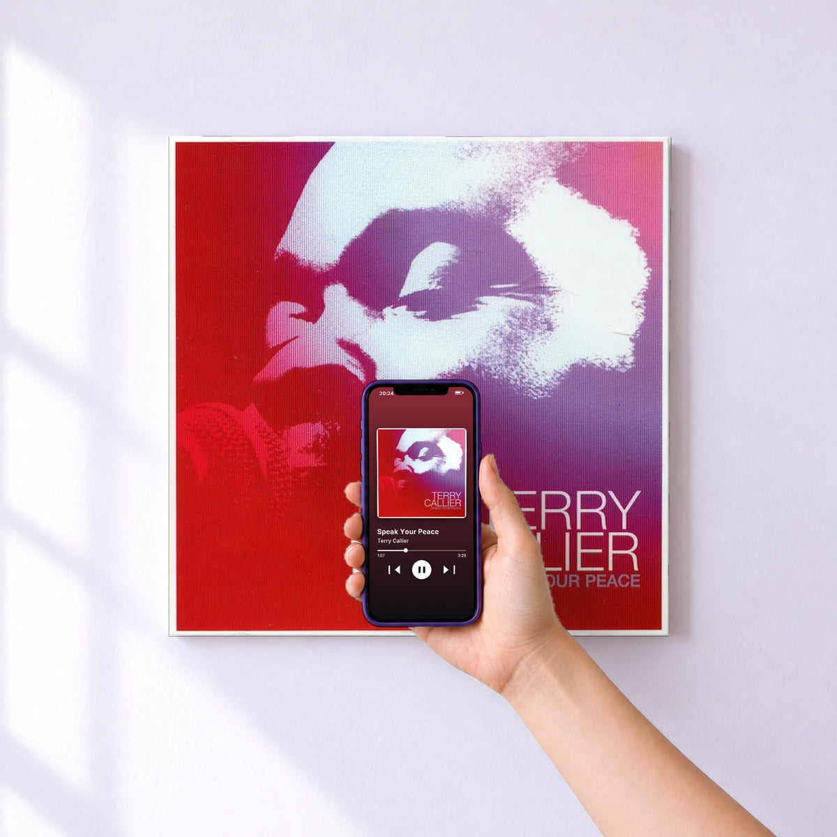 Affiche connectée Speak Your Peace de Terry Callier au mur : l'album se lance en approchant le téléphone