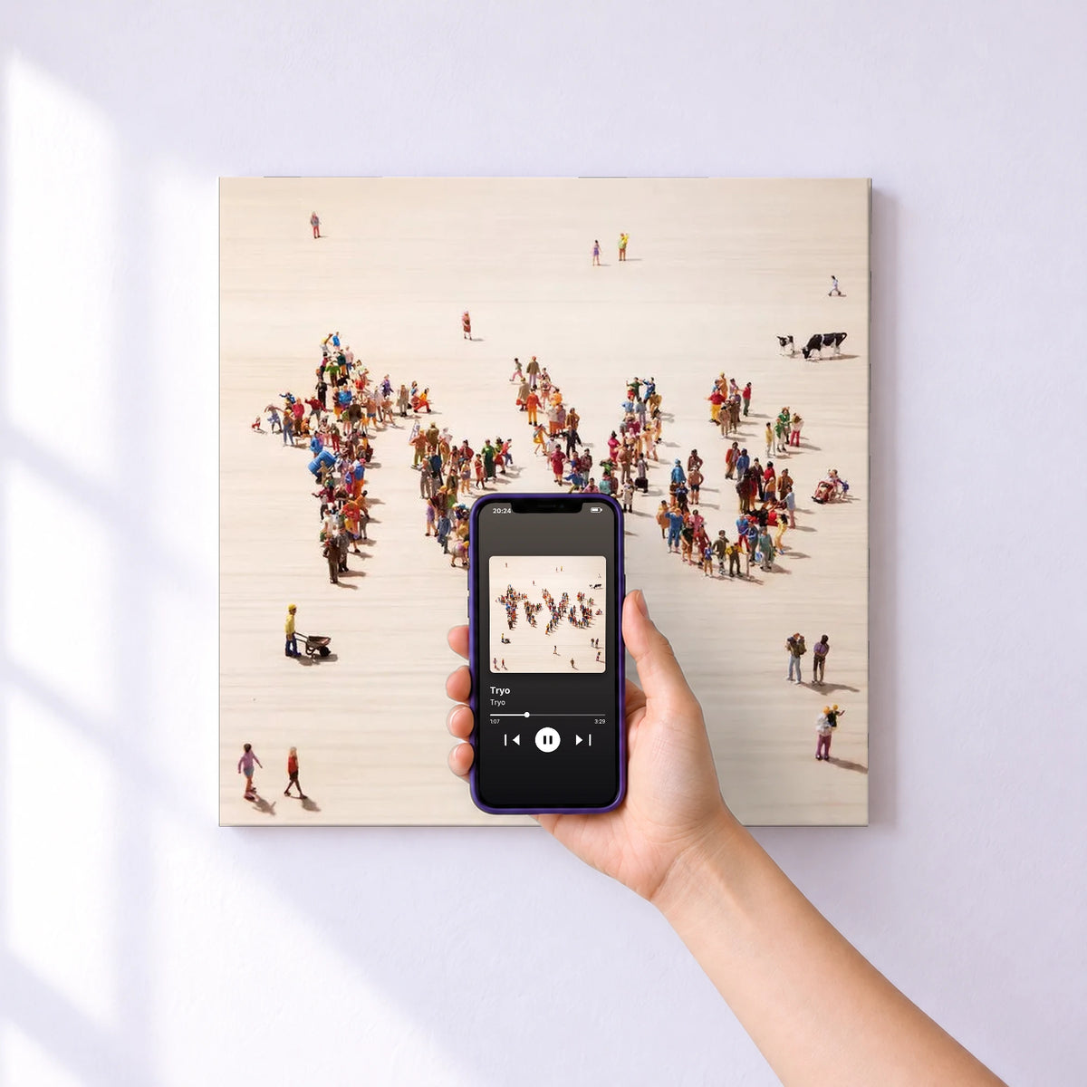 Affiche connectée Tryo de Tryo au mur : l'album se lance en approchant le téléphone