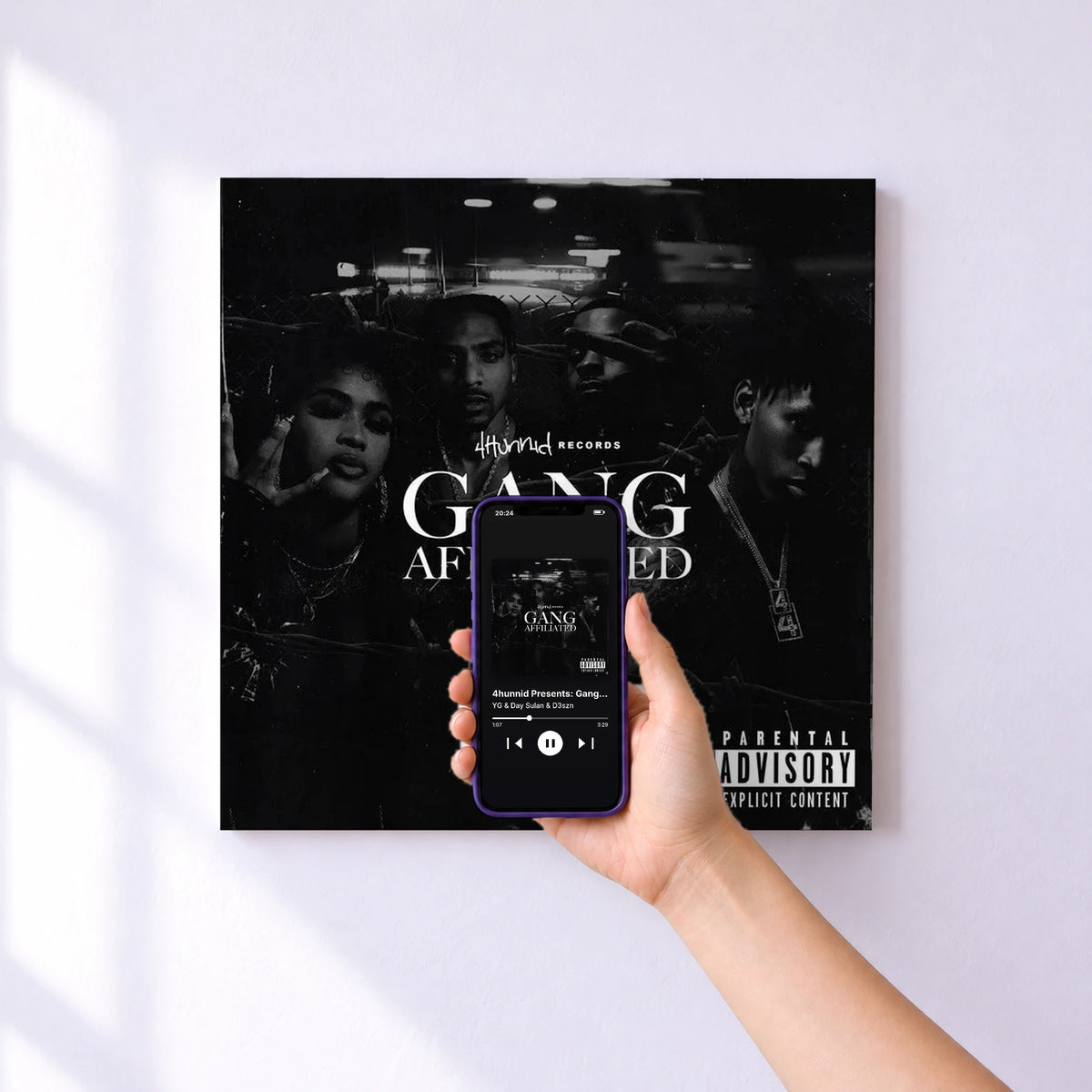Affiche connectée 4hunnid Presents: Gang Affiliated de YG & Day Sulan & D3szn au mur : l'album se lance en approchant le téléphone