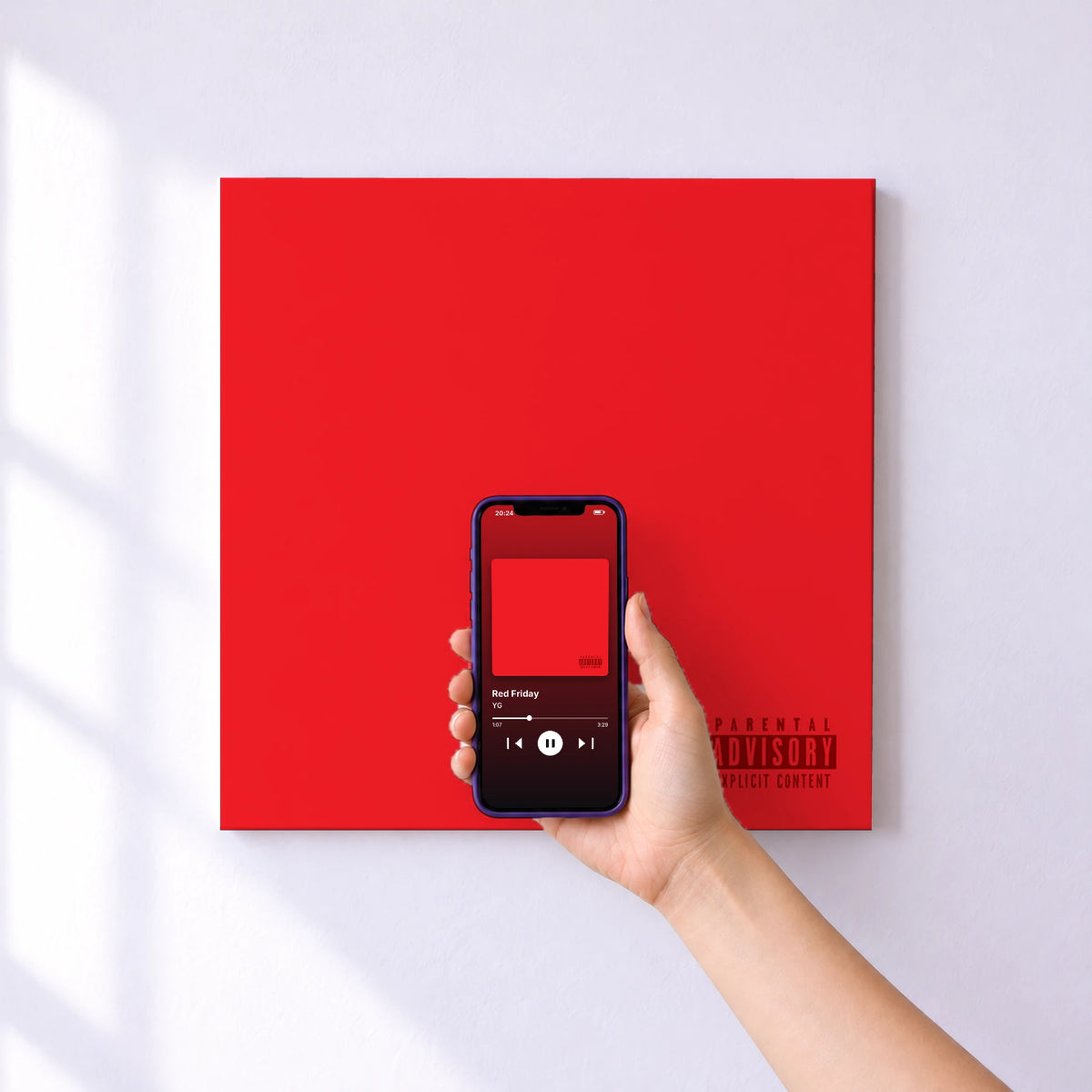 Affiche connectée Red Friday de YG au mur : l'album se lance en approchant le téléphone