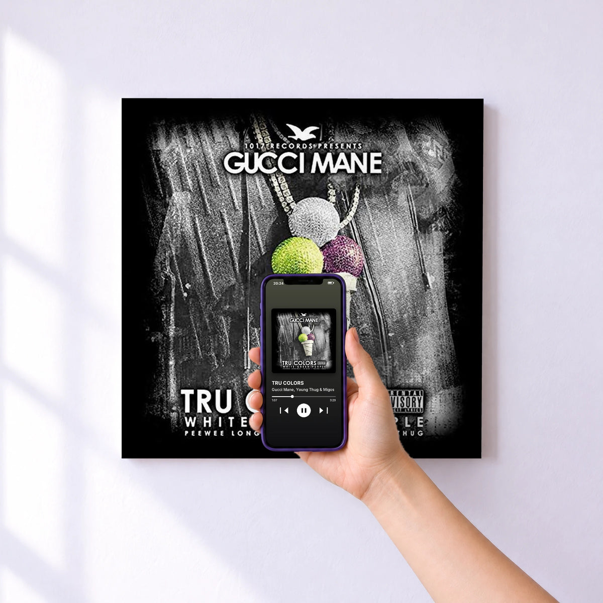 Affiche connectée TRU COLORS de Gucci Mane, Young Thug & Migos au mur : l'album se lance en approchant le téléphone